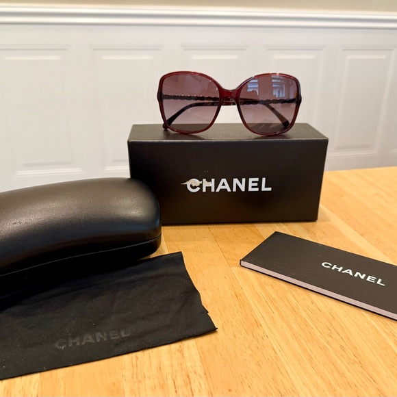 CHANEL Red Aviator Sunglasses with Gradient Lenses - Picture 1 of 6